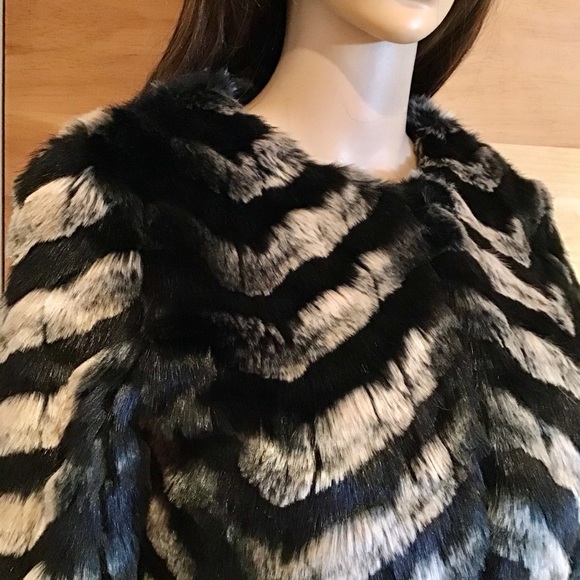 BOSTON PROPER FAUX FUR COLLARLESS STYLE - Picture 2 of 9